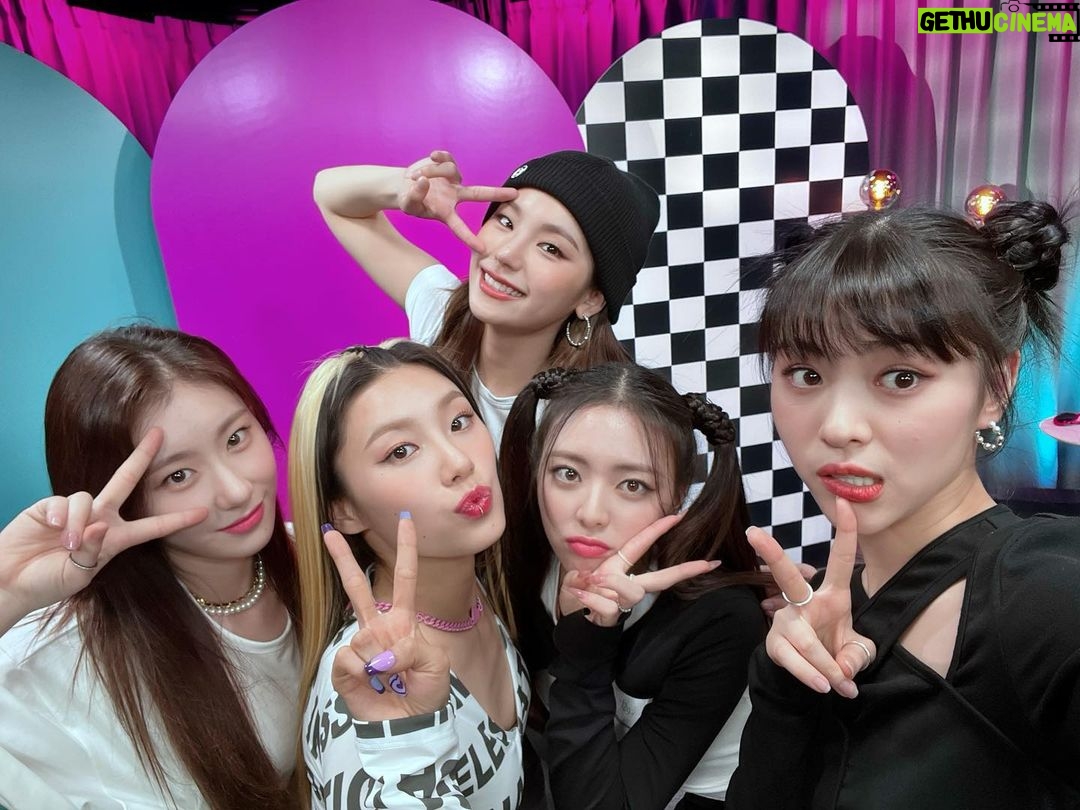 Leejung Lee Instagram - _ 있지? 빈틈 없지ㅠㅠ🤍 @itzy.all.in.us @now.kr