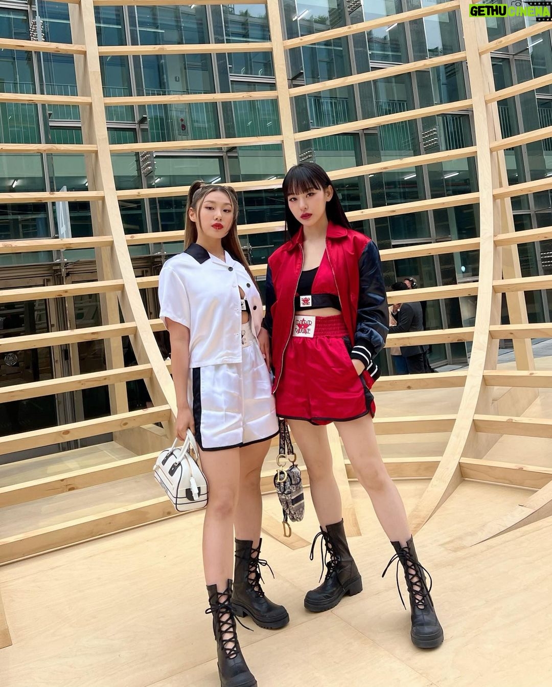Leejung Lee - 383.2K Likes - _
#DiorFall22 #Dior @dior @mariagraziachiuri ❤️🤍