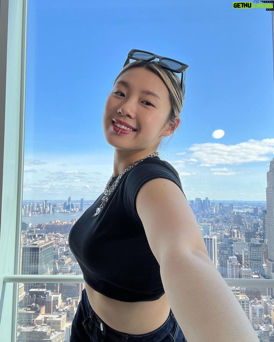 Leejung Lee - 352.2K Likes - _
뉴욕 그립다 힝 🏙☁️🌃🤍🌠