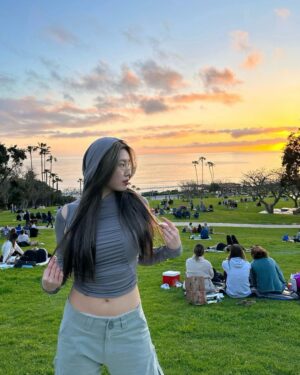 Leejung Lee Instagram - 라구나 조쿠나 💚🌴 with @danakwon