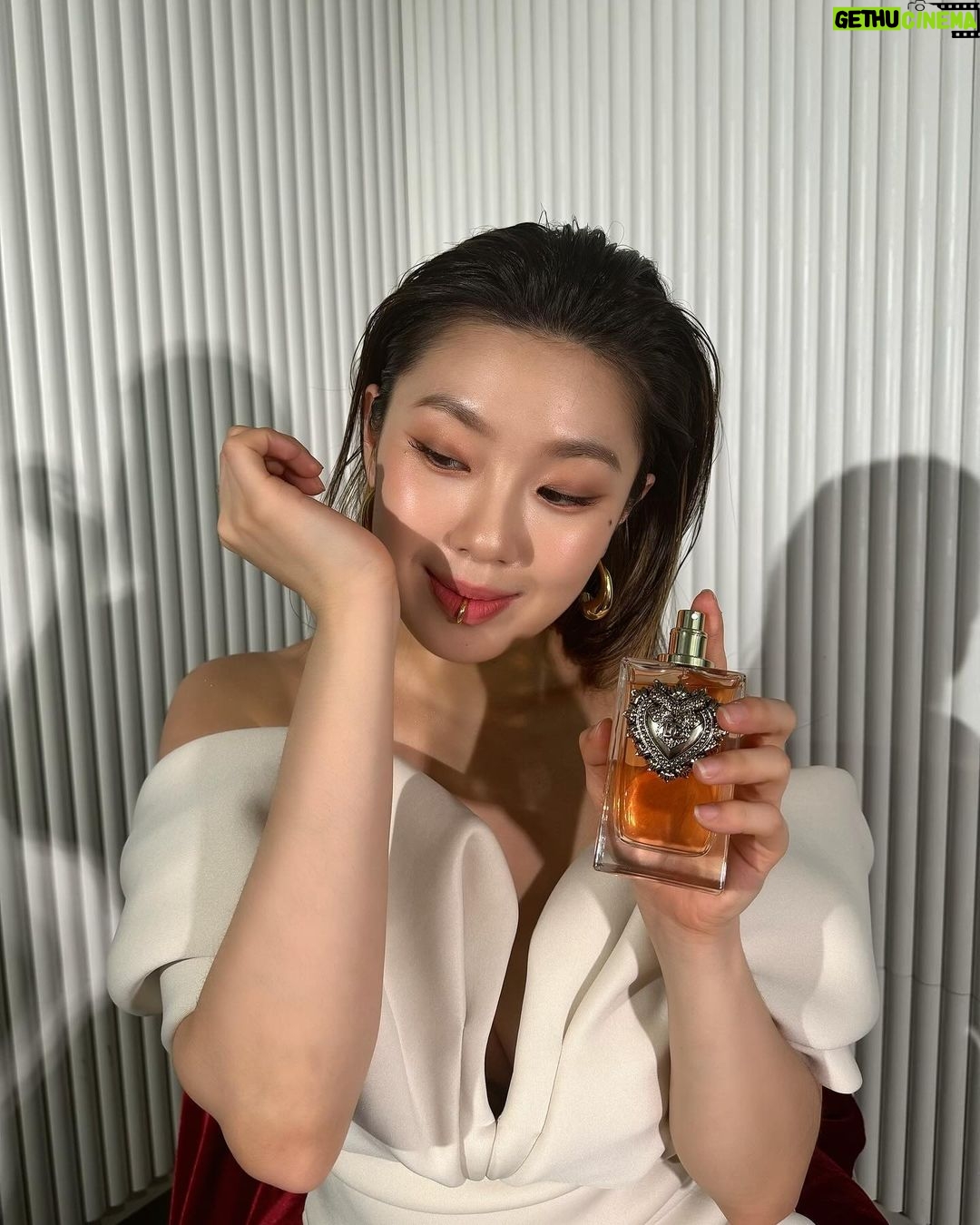 Leejung Lee Instagram - _ My girlies’ night made better with #DGDevotion. Here‘s to the scent of forever gratitude. 🌟👭 @dolcegabbana_beauty #DGBeauty #DGMakeup