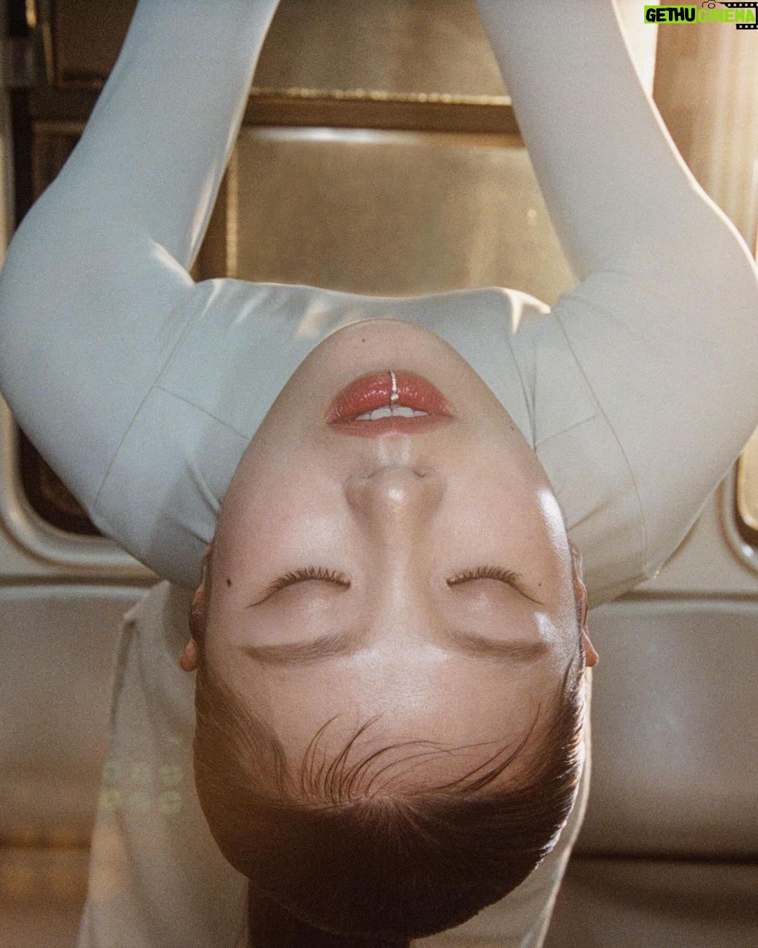 Leejung Lee Instagram - โDancing is my everything. When I breathe, I have clear visions and clear dreams. I inhale what I hope to achieve and exhale the promise that I can do it.โ Korean dancer and choreographer LeeJung Lee (@leejung_lee) knows she was put on this ๐ to dance. When she takes an intentional breath, she remembers to live her life with intention โจ Breathe with us through guided breath practices in the Nike Training Club app โ available in select countries. โ์ถค์ ์ ๊ฒ ์ ๋ถ์์. ์ถค์ ์ถ๋ฉฐ ํธํกํ ๋, ๋ช
ํํ ์ ๋ฏธ๋๊ฐ ๊ทธ๋ ค์ ธ์. ๋ด๊ฐ ์ด๋ฃจ๊ณ ์ถ์ ๊ฟ์ ๋ค์ด๋ง์๊ณ , ํ ์ ์๋ค๋ ๋ค์ง์ ๋ด์ฌ์ด์.โ ย ๋์์ด์ ์๋ฌด๊ฐ ย ๋ฆฌ์ (@leejung_lee)์ ํธํก์ด ์ผ๋ง๋ ์ค์ํ์ง ์๊ณ ์์ด์. ์์์ด ๋ด๊ธด ๊น์ ํธํก์ ํตํด, ๊ทธ๋
์ ์ถ๊ณผ ์ถค์ ๋ํ ์์ง๋ฅผ ๊ธฐ์ตํ ์ ์์ผ๋๊น์. ย NTC ์ฑ์ ํตํด ํจ๊ป ํธํกํด ๋ณด์ธ์.