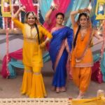 Leena Jumani Instagram - May the sweetness of gur and the warmth of til bring plenty of happiness to your life. Happy Makar Sankranti! From team #baateinkuchankahisi #starplus #disneyhotstar #actorslife🎬 #behindthescenes #bts #dkpproductionhouse🤗❤ #bkas #simplysheeba @leena_real @chaitrali_lokesh_gupte 🎥 @ankitasharmaofficial7 #trending #trendingreels #trendalert Film city