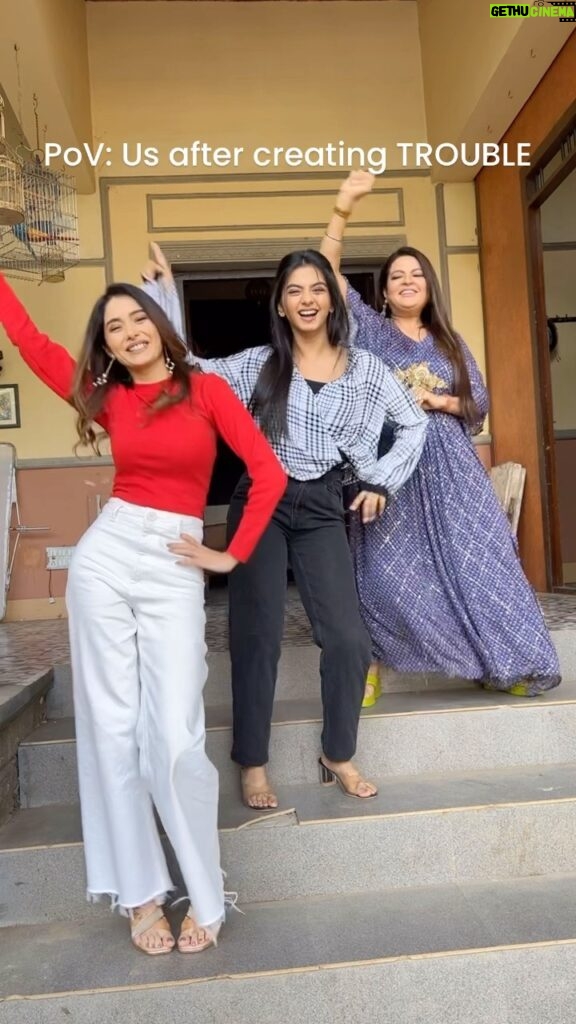 Leena Jumani Instagram - The 3 SHE devils of Malhotra House! 👑 Keep watching us on #BaateinKuchAnkaheeSi 🥰 #trending #explorepage #starplus