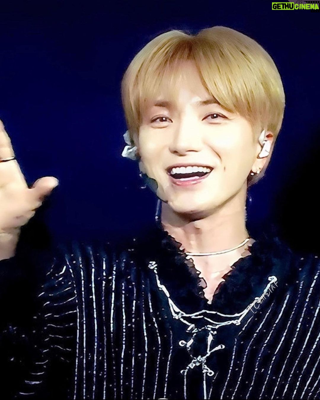 Leeteuk Instagram - #Worldtour #Showshow9 #👏🏻👏🏻👏🏻✋🏻✋🏻✋🏻
