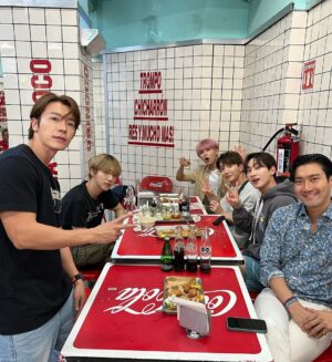 Leeteuk Instagram - 도른자들💙🌮