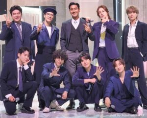 Leeteuk Instagram - 어느덧 슈주의 데뷔17주년이 되었습니다
2005년부터 아직도 늘 자기위치에서 최선을 다해주고 있는 멤버들 앞으로도 계속 잘해줄거라 믿습니다 그리고 오랜시간 달릴수있게 사랑과응원을 전해 전세계 엘프 들에게 사랑한다고 전하고 싶습니다 
포기 하지 않고 더 열심히 걷고 뛰고 달려보겠습니다 사랑합니다💙