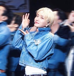 Leeteuk Instagram - 슈퍼쇼9
3일간 행복했습니다
내가 유일하게 mc틀에서 벗어나
머리도 탈색하고 
춤추고 노래하고
치명적인척 
멋있는척 
귀여운척
인류를 구하는척 다할수있는 시간
팬들이 있기에 가능한시간
몸이 부서져라 뛰어도
내일이 없어도 행복한 시간
함성소리가 좋고 
엘프가 좋고 고마운시간
오래할수있게 나 노력할테니까
오래 옆에서 응원해줘요💙
Ps.월드투어 잘하고 앵콜로 만나요
내가 한다면 하는거야🫶🏻