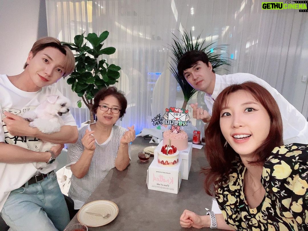 Leeteuk Instagram - #엄마생신축하드려요❤️ #가족모임❤️ #킹크랩대게최고☺️ #k-house👍🏻
