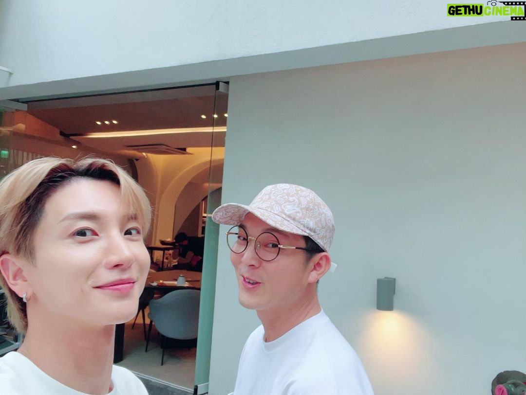 Leeteuk Instagram - #엄마생신축하드려요❤️ #가족모임❤️ #킹크랩대게최고☺️ #k-house👍🏻