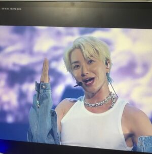 Leeteuk Instagram - 슈퍼쇼9
3일간 행복했습니다
내가 유일하게 mc틀에서 벗어나
머리도 탈색하고 
춤추고 노래하고
치명적인척 
멋있는척 
귀여운척
인류를 구하는척 다할수있는 시간
팬들이 있기에 가능한시간
몸이 부서져라 뛰어도
내일이 없어도 행복한 시간
함성소리가 좋고 
엘프가 좋고 고마운시간
오래할수있게 나 노력할테니까
오래 옆에서 응원해줘요💙
Ps.월드투어 잘하고 앵콜로 만나요
내가 한다면 하는거야🫶🏻