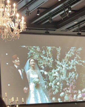 Leeteuk Instagram - #극과극#축가💙
잘살아!!!
10대에 봤는데 벌써 우리나이가ㅋ
행복해!!!!