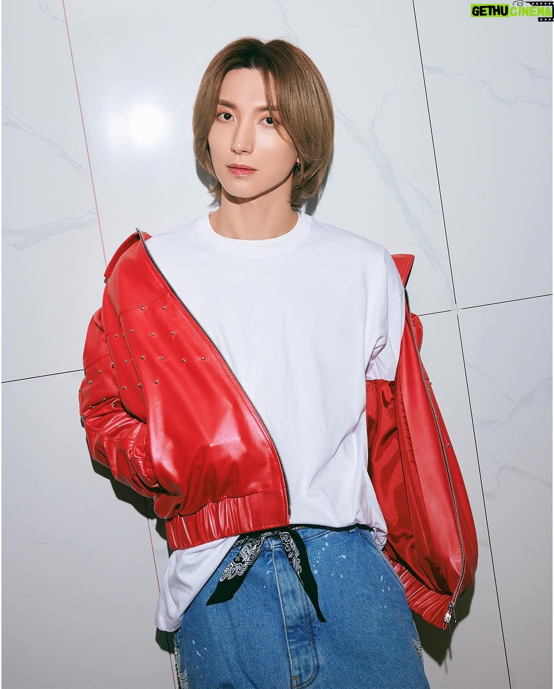Leeteuk Instagram - D-1 coming soon L.S.S. Concert💙🙏🏻