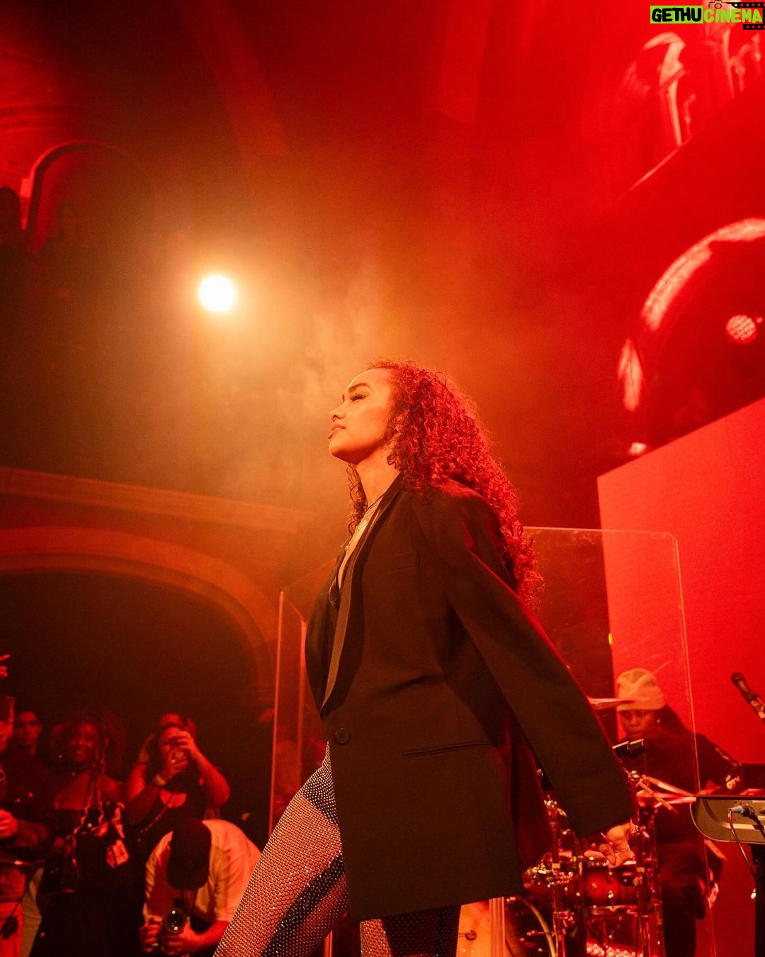 Leigh-Anne Pinnock Instagram - I had such a great time vibing with the crowd at Hugo Nights yesterday and seeing so many familar faces! Thanks so much @hugo_official and @strawberriesandcreem for a unforgettable night 💚 #HUGOYourWay