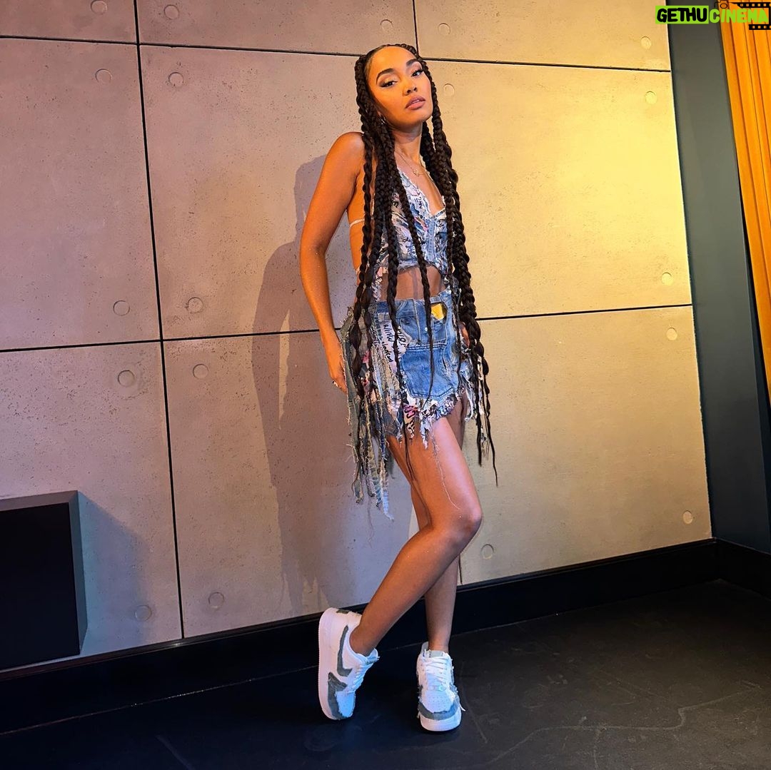 Leigh-Anne Pinnock Instagram - Can someone help me think of a caption? 😩❤️
