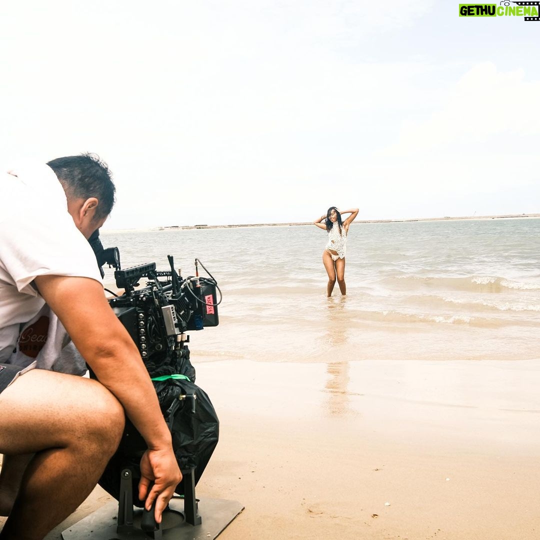 Leigh-Anne Pinnock Instagram - #MyLove in Lagos 🇳🇬 Link in bio to buy/stream now 💚x Lagos, Nigeria
