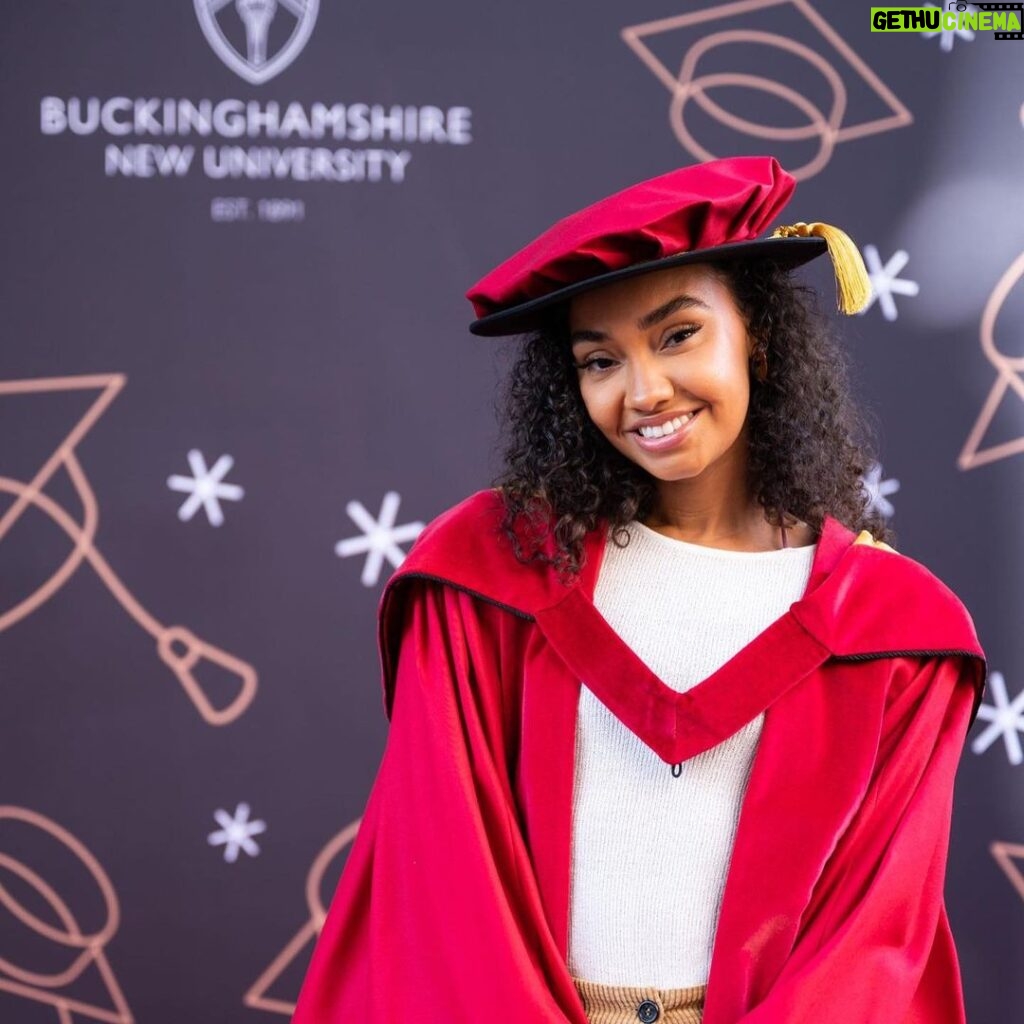 Leigh-Anne Pinnock Instagram - Such an honour to receive this honorary doctorate. Buckinghamshire New University @_bnuni is right in my hometown so this is particularly special 💚 A huge thank you to @jaybladesmbe for all your love & support over the years. We’ve got lots more work to do x