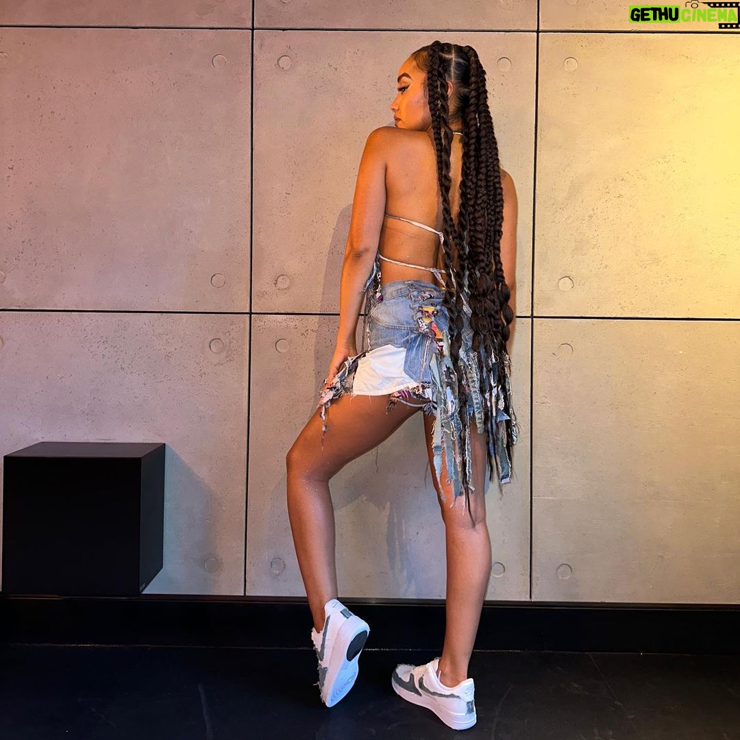 Leigh-Anne Pinnock Instagram - Can someone help me think of a caption? 😩❤️