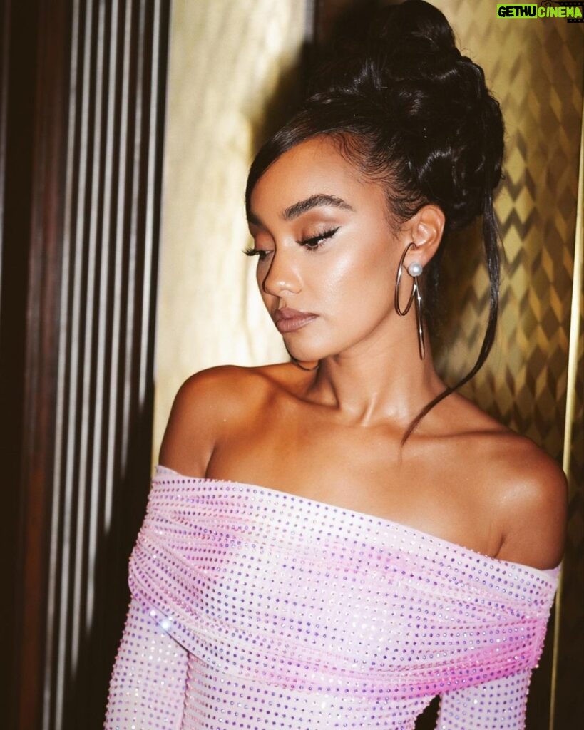 Leigh-Anne Pinnock Instagram - It's giving 90s Black Beauty Magazine 😍🖤 fun night at the @britishvogue @mrselfportrait party! This dress was everything 😩