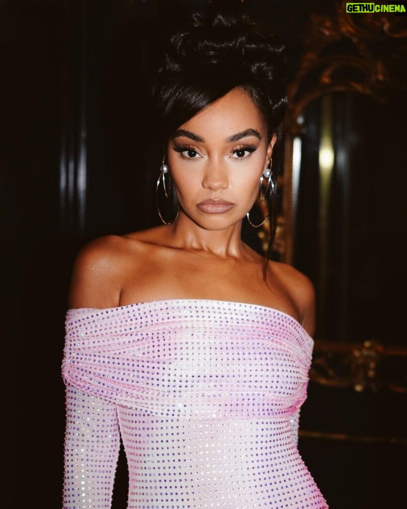 Leigh-Anne Pinnock Instagram - It's giving 90s Black Beauty Magazine 😍🖤 fun night at the @britishvogue @mrselfportrait party! This dress was everything 😩