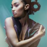 Leigh-Anne Pinnock Instagram - In an exclusive interview with #BritishVogue, @LeighAnnePinnock reveals she has rediscovered her confidence, solo, and is finally ready for her close up. Hit the link in bio for more from #LeighAnne on starting fresh and realising it was “time to spread [her] wings”. Photographed by @Yigit___Eken