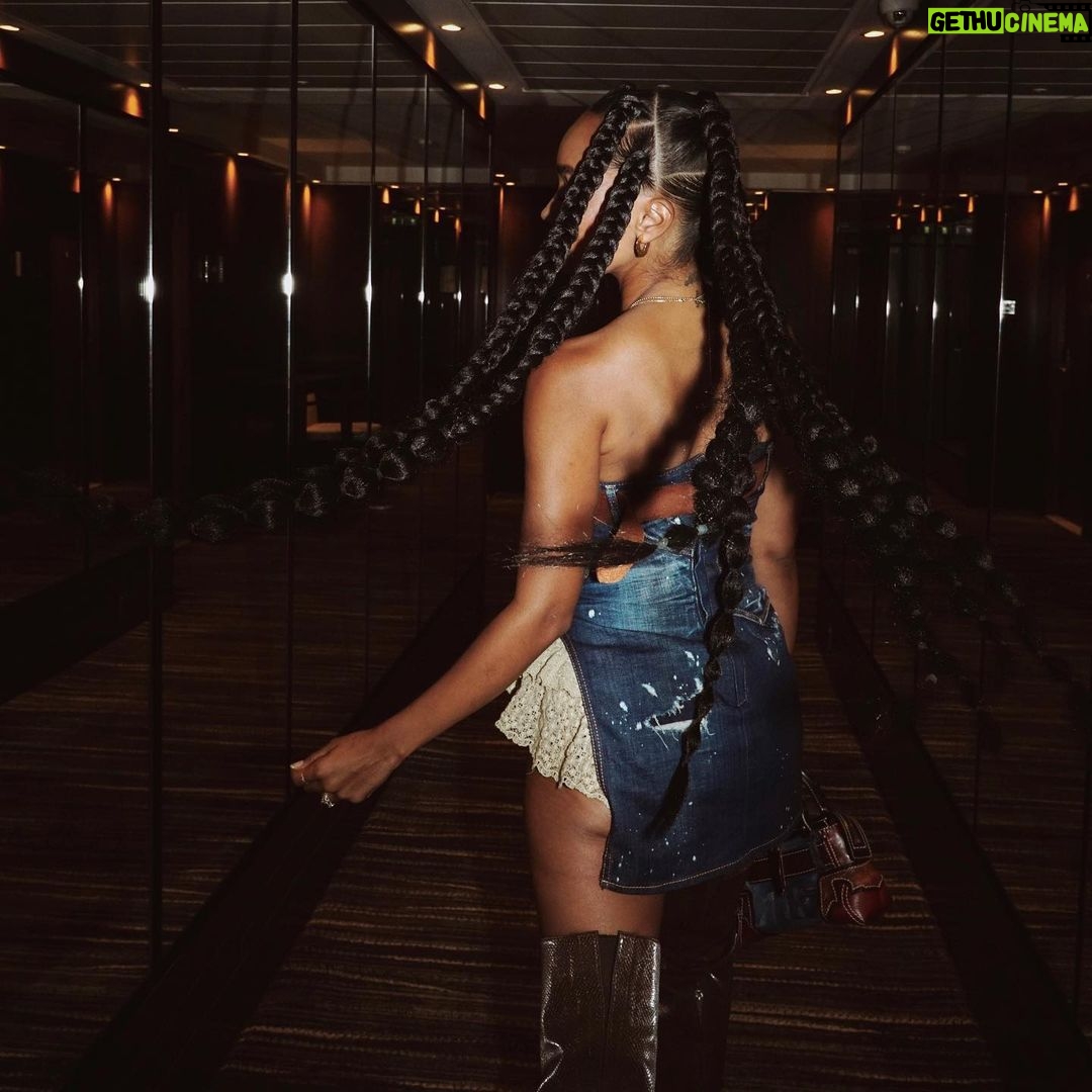 Leigh-Anne Pinnock Instagram - This look though 🍀💚