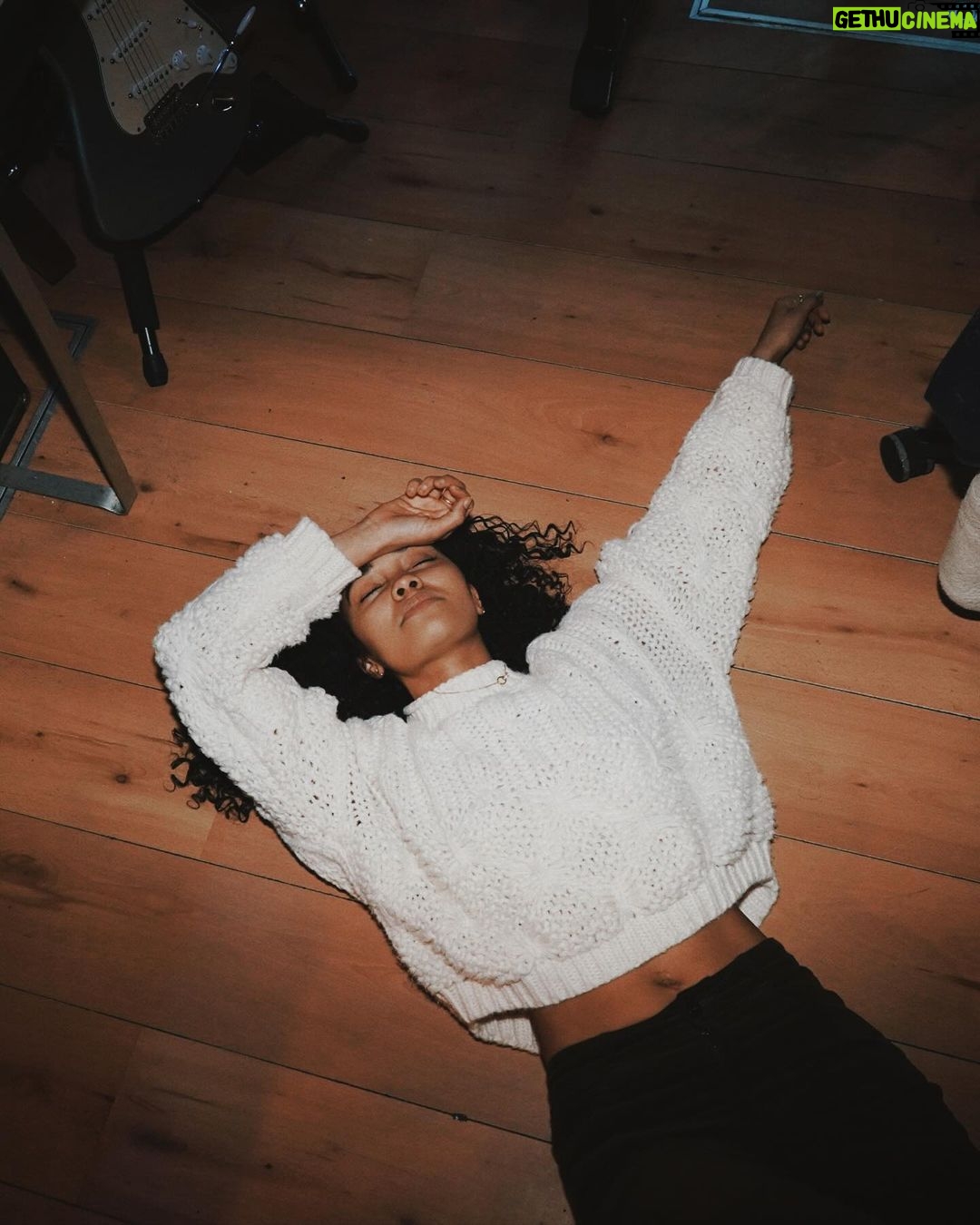 Leigh-Anne Pinnock Instagram - Cooking up a storm 🎶