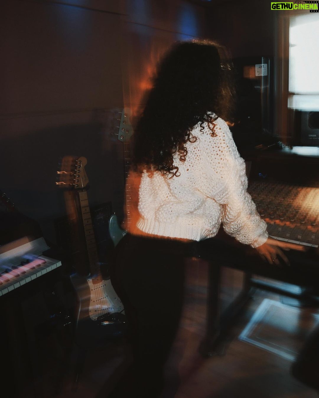 Leigh-Anne Pinnock Instagram - Cooking up a storm 🎶