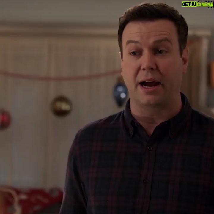 Leighton Meester Instagram - Santa Clause is comin to @singleparentstv tonight!!! 🎅
