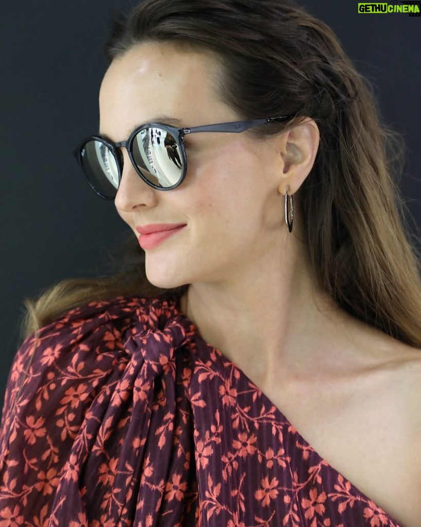 Leighton Meester Instagram - I had so much fun trying on the newest styles at @sunglasshut...I couldn't leave without taking these beauties home #madeforsummer #SunglassHutPartner