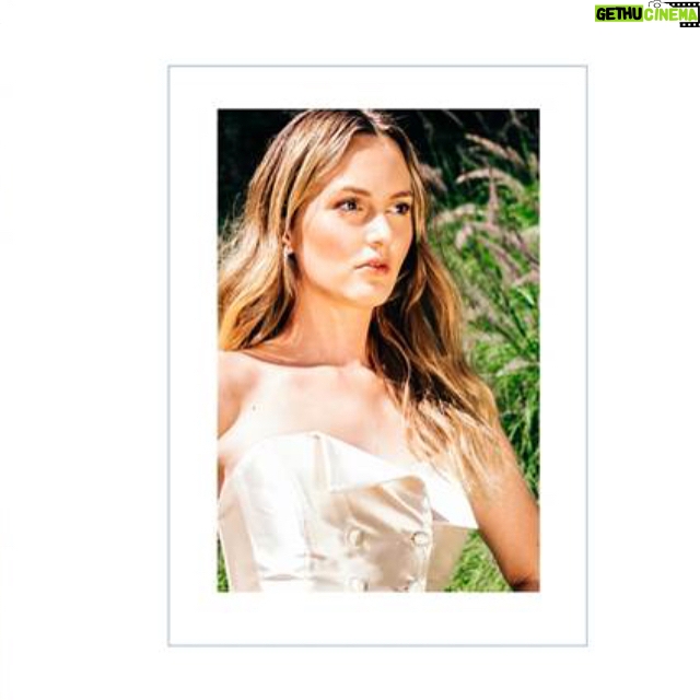 Leighton Meester Instagram - @bellomag 👄💅🏻💄💋🕶