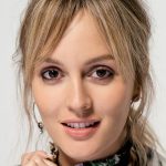 Leighton Meester Instagram - Up close and personal w/ @byrdiebeauty 💄💅🏻👄🐣