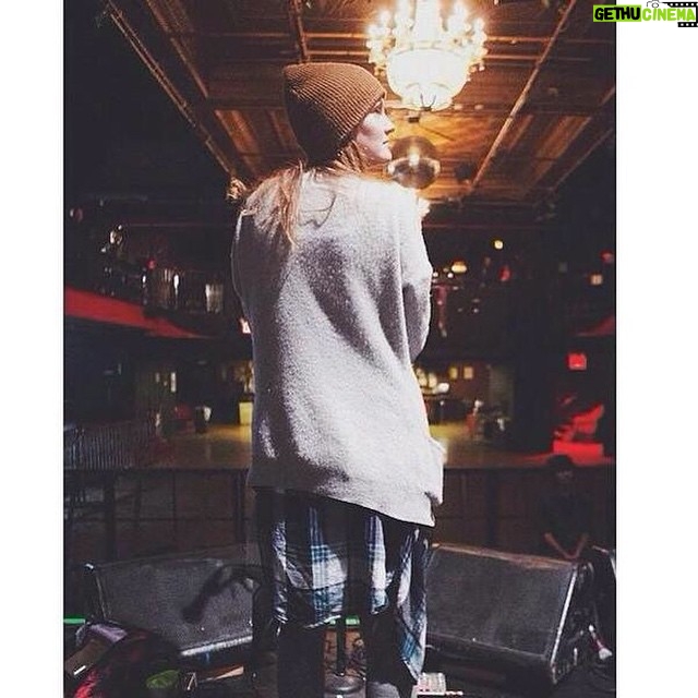 Leighton Meester Instagram - Meet and greet tonight @ShowboxPresents SEATTLE 💃see you there!