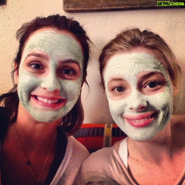 Leighton Meester Instagram - 2pm PST #LifePartners Q&A use #AskGandL Twitter chat today!