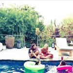 Leighton Meester Instagram - Double regram @alyrenae78 and @davidabwilliams w/ @amandajoy78 from last July 4th. 👭👭👙🌼love you girls