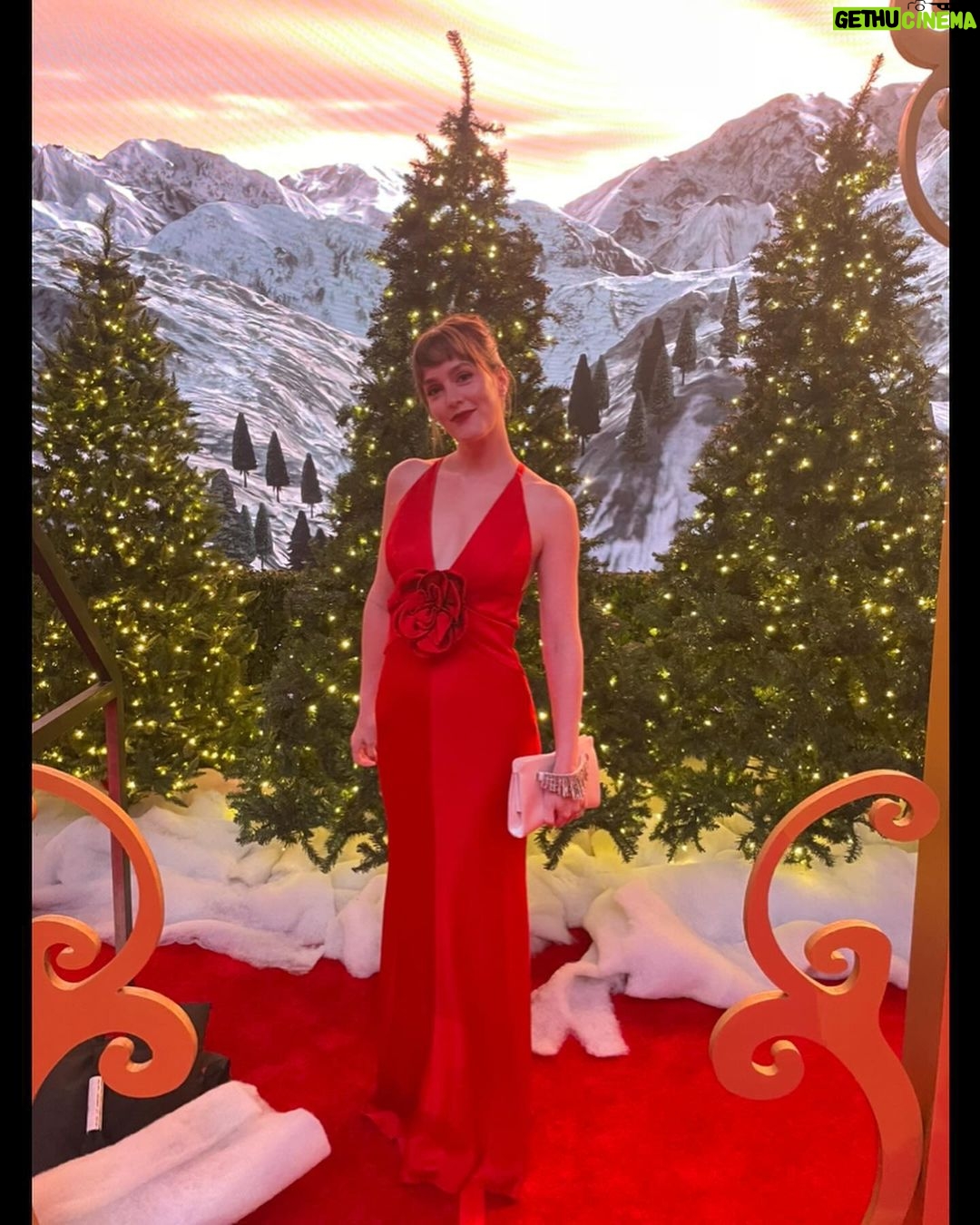 Leighton Meester Instagram - @amazonstudios winter wonderland ❄️ with the #exmas people I love
