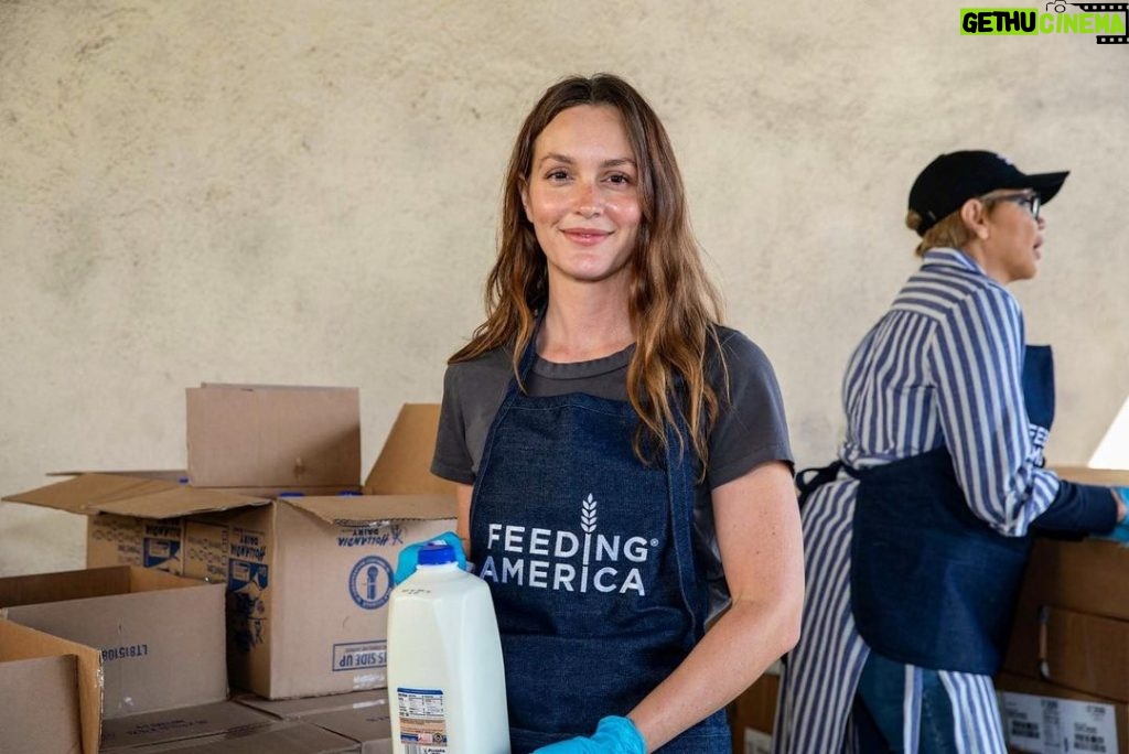 Leighton Meester Instagram - It’s National Volunteer Month and I spent the morning volunteering with Feeding America and the @LAFoodbank. You too can make a difference for people facing hunger. Find your local food bank to learn more about volunteer opportunities with @FeedingAmerica