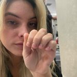 Lele Pons Instagram - After 25 years of biting my nails due to anxiety and OCD i finally quit! Those who have this bad habit know how hard it is to stop. Hopefully this post encourages those who are struggling with this habit to stop, and not feel so alone. It’s been 2 months and so far i have not broken my goal😊 if you take care of your mental health and make it a priority to better yourself, you will overcome many obstacles 🙏🏼❤️ Después de 25 años de morderme las uñas debido a la ansiedad y el TOC, ¡finalmente lo dejé! Quienes tienen este mal hábito saben lo difícil que es dejarlo. Esperemos que esta publicación anime a aquellos que están luchando con este hábito a dejarlo y no sentirse tan solos. Han pasado 2 meses y hasta ahora no he superado mi objetivo 😊 si cuidas tu salud mental y haces de tu salud mental una prioridad para superarte, superarás muchos obstáculos 🙏🏼❤️