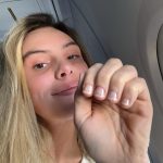Lele Pons Instagram - After 25 years of biting my nails due to anxiety and OCD i finally quit! Those who have this bad habit know how hard it is to stop. Hopefully this post encourages those who are struggling with this habit to stop, and not feel so alone. It’s been 2 months and so far i have not broken my goal😊 if you take care of your mental health and make it a priority to better yourself, you will overcome many obstacles 🙏🏼❤️ Después de 25 años de morderme las uñas debido a la ansiedad y el TOC, ¡finalmente lo dejé! Quienes tienen este mal hábito saben lo difícil que es dejarlo. Esperemos que esta publicación anime a aquellos que están luchando con este hábito a dejarlo y no sentirse tan solos. Han pasado 2 meses y hasta ahora no he superado mi objetivo 😊 si cuidas tu salud mental y haces de tu salud mental una prioridad para superarte, superarás muchos obstáculos 🙏🏼❤️