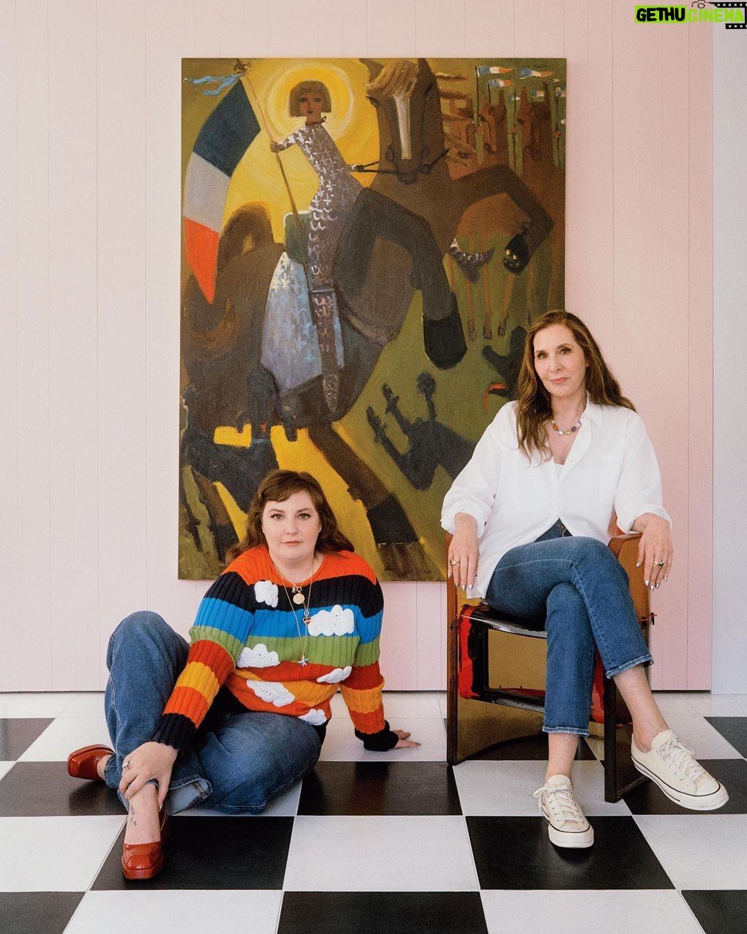 Lena Dunham Instagram - It’s been the joy of my life to build a home in my parents’ backyard- and it was also a joy to invite @archdigest into my coziest space. My essay about finding a place in the world (and decorating that place with my mother) is linked in bio 🏡💗 Photography: @lelanief Styling: @kellemiles Design and Architecture: @davidbers_architecture Decor/general maternal floofing: @lauriesimmons