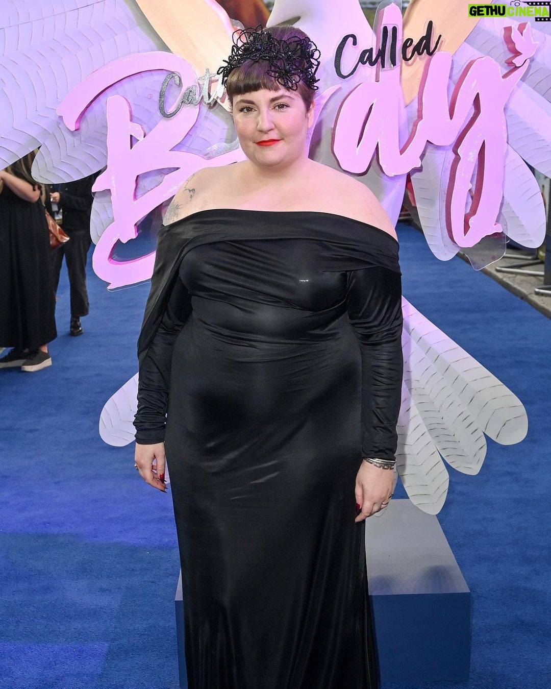 Lena Dunham Instagram - London, you sure showed us a very rowdy welcome and we are simply flying 🕊 What a joy to celebrate Catherine Called Birdy in her nation of origin, with the collaborators I love so well - and soon we’ll be in theaters (this Friday) and then, your home (on @primevideo Oct 7!) #CatherineCalledBirdyMovie Dress: @paulburgo Hair: @kenorourke1 Makeup: @jamesorileymua London, United Kingdom