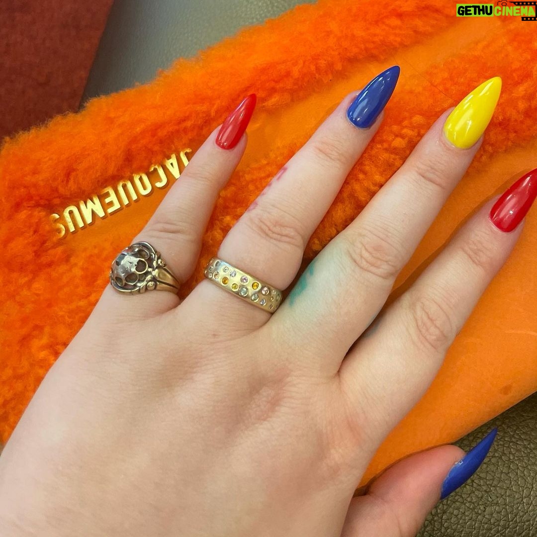 Lena Dunham Instagram - She’s lost the plot... or has she found it?