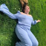 Lena Dunham Instagram - flower adult 🌸 Dragon Tours Wales