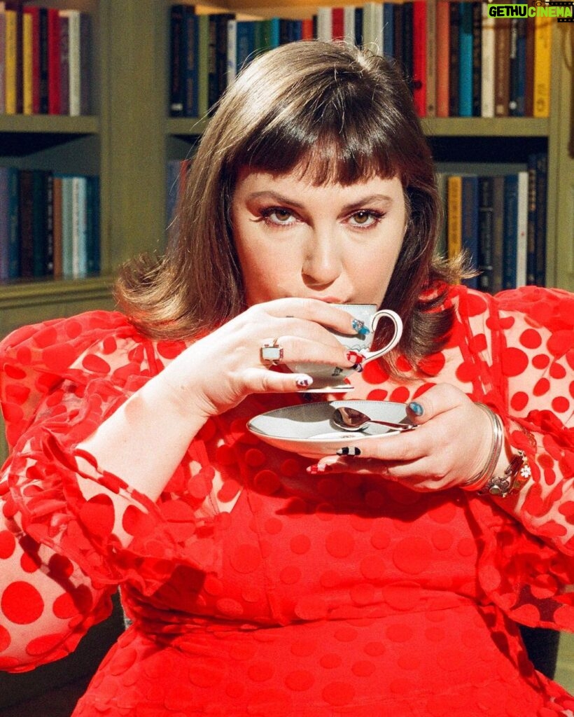 Lena Dunham Instagram - Happy New Year to my Jewish instafamily- I am raising a cup of tea to you. The Jewish people blow the Shofar in order to sound a call that says: "Sleepers, wake up from your slumber! Examine your ways and repent and remember your Creator." Whatever you believe, it’s a wonderful day to think about where you’ve been, where you’re going and what kind of life you want to lead. This year I loved my friends and family fiercely, I demanded more from myself and my art and I accepted the fact that I needed to treat my body with care if it was going to put up with me for another, say, 60 years. I wasn’t patient enough with those closest to me, I didn’t compromise when it was called for and I was terrible about taking out the “bins” as they call the trash in England. And this is just what I can acceptably write on Instagram 😂 Any day that demands self reflection and silence is a day I feel lucky to honor. Happy Rosh Hashanah.