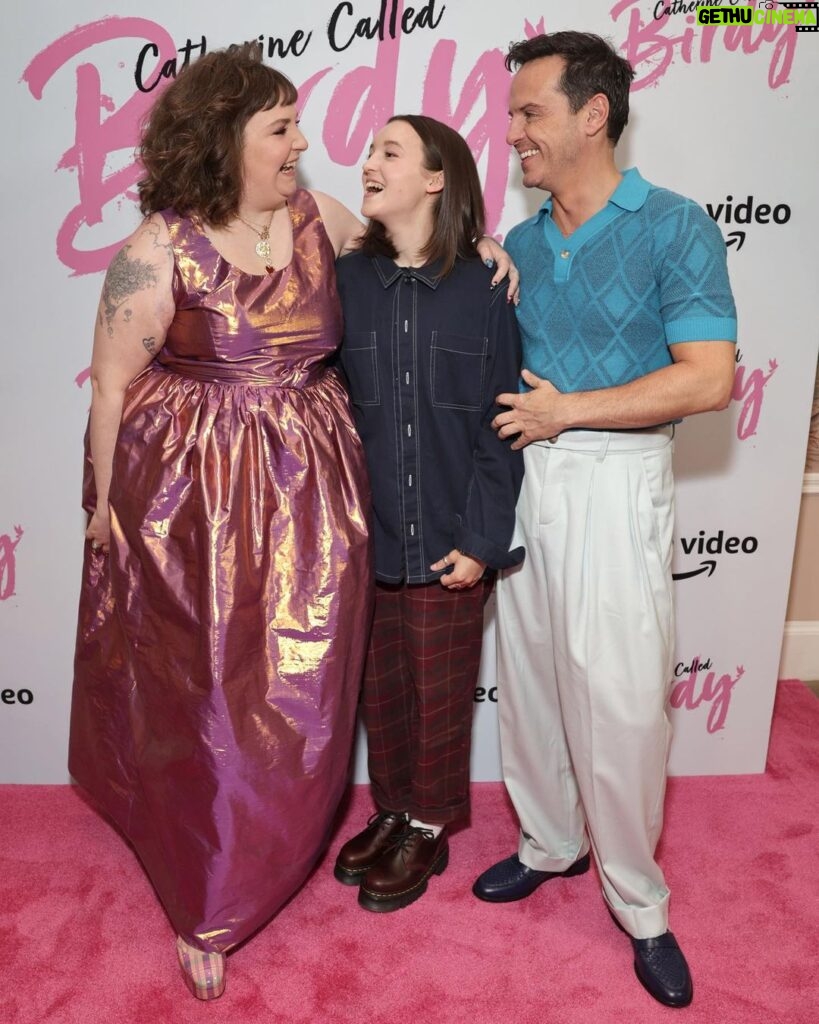Lena Dunham Instagram - These cozy birds have me glowing with love - so grateful for every second of the Birdy journey 🕊💗 On to London Town! 🏰 #CatherineCalledBirdyMovie Dress: @batshevadress Bag: Bottega Hair: @peterbutlerhair Makeup: @gpcbeauty New York, New York