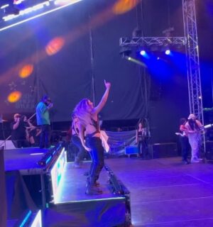 Lennox Instagram - 🇩🇴🇵🇷UNA SOLA SANGRE 🩸🙏🏾 GRACIAS @zion @lennox POR INVITARME A SU CONCIERTO EN PUNTA CANA🌴 ✔️🙏🏾🌍 VENIMOS MAS DURO QUE NUNCA ESTE 2024 #Zion Y #lennox 💿📀🎥@djtazmaniapr el loco mio te quiero
