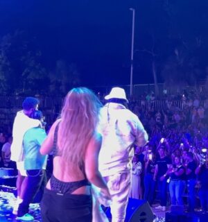 Lennox Instagram - 🇩🇴🇵🇷UNA SOLA SANGRE 🩸🙏🏾 GRACIAS @zion @lennox POR INVITARME A SU CONCIERTO EN PUNTA CANA🌴 ✔️🙏🏾🌍 VENIMOS MAS DURO QUE NUNCA ESTE 2024 #Zion Y #lennox 💿📀🎥@djtazmaniapr el loco mio te quiero