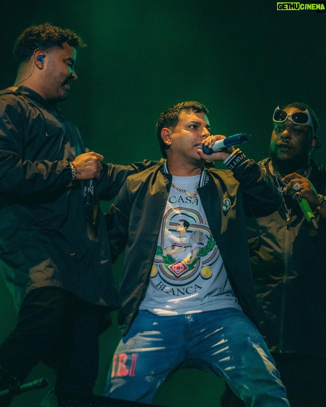 Lennox Instagram - Un hombre de misterio 🏴☠️ Me acompaña el brillo de mi sonrisa y de los diamantes 💎🔥 Con el flow #Durini de siempre! GRACIAS #PERÚ 🇵🇪 Quién adivina mi disfraz?? 🥸 Flouses @ritzzzzzzz 📸 @sakography #Lennox #Durini #Mamacita #Peru #Halloween