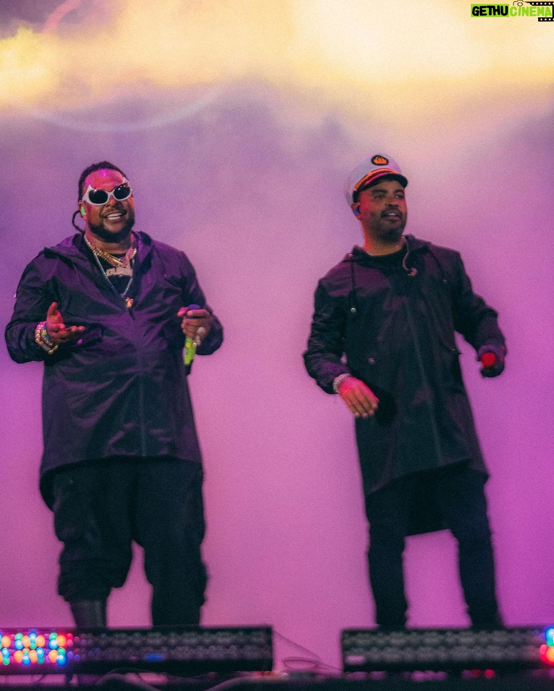 Lennox Instagram - Un hombre de misterio 🏴☠️ Me acompaña el brillo de mi sonrisa y de los diamantes 💎🔥 Con el flow #Durini de siempre! GRACIAS #PERÚ 🇵🇪 Quién adivina mi disfraz?? 🥸 Flouses @ritzzzzzzz 📸 @sakography #Lennox #Durini #Mamacita #Peru #Halloween