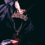 Lennox Instagram - Un hombre de misterio 🏴‍☠️ Me acompaña el brillo de mi sonrisa y de los diamantes 💎🔥 Con el flow #Durini de siempre! GRACIAS #PERÚ 🇵🇪 Quién adivina mi disfraz?? 🥸 Flouses @ritzzzzzzz 📸 @sakography #Lennox #Durini #Mamacita #Peru #Halloween
